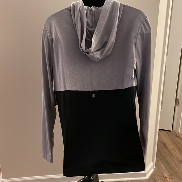 NWT GAIAM Fitness Slim fit hooded athletic shirt size - L - Picture 2 of 5